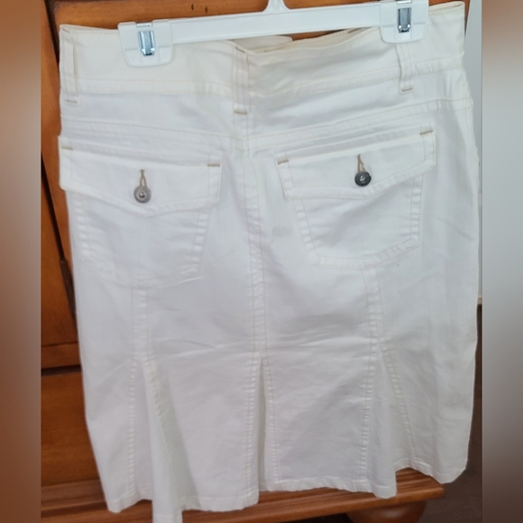 White skirt - Picture 4 of 11